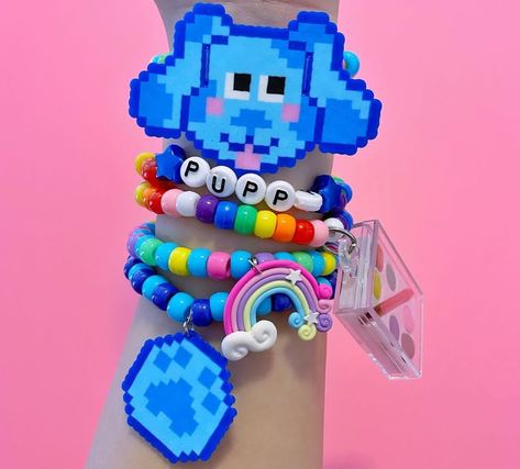 Blue Kidcore Outfit, Kidcore Perler Beads, Kandi Kid Outfit, Kandi Perler, Kandi Inspo, Diy Kandi Bracelets, Pony Bead Crafts, Diy Kandi, Kandi Kid