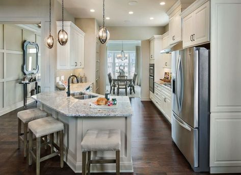 Traditional white cabinet kitchen with angled peninsula and cushioned bar stools Kitchen Layout With Peninsula, Kitchen With Peninsula, Peninsula Kitchen, Kitchen Devices, Kitchen Peninsula, Budget Plan, Small Kitchen Layouts, Kitchen Designs Layout, Galley Kitchen