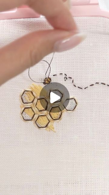 Embroidery Art and Tutorials on Instagram: "I just felt like creating a bee and honeycomb embroidery 🥰 I used a pen with a hexagon tip as stencil for the honeycomb, which turned out quite nicely. Let me know if you want a full pattern and tutorial of this design!  #embroidery #honeycomb #bee #beeembroidery #threadart #threadpainting #modernembroidery #creative #fiberart" Embroidered Bee Pattern, Honey Bee Embroidery Designs, Bee Hive Embroidery, Bee Applique Pattern, Embroidery Honeycomb, Honey Bee Embroidery, Honeycomb Embroidery, Bee Embroidery Design, Bee Wings