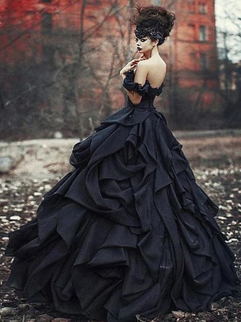 Satin Bridal Dress, Black Wedding Dress Gothic, Gothic Gowns, Satin Bridal Gowns, Black Ball Gown, Garden Wedding Dresses, Gothic Wedding Dress, Bridal Dresses Lace, Gothic Vintage