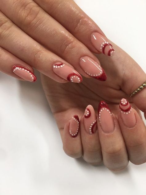 Short Acrylic Nails Almond Winter, Abstract Holiday Nails, Abstract Winter Nails, Christmas Abstract Nails, Artistic Nail Art, Abstract Christmas Nails, Christmas Oval Nails, Nail Inspiration Christmas, Christmas Nails Oval