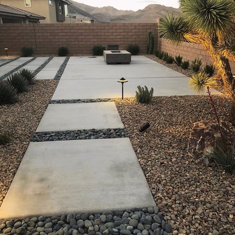 Landscape Gravel, High Desert Landscaping, Desert Backyard, Xeriscape Landscaping, Arizona Backyard, Gravel Landscaping, Pool House Designs, Modern Desert, Patio Inspiration