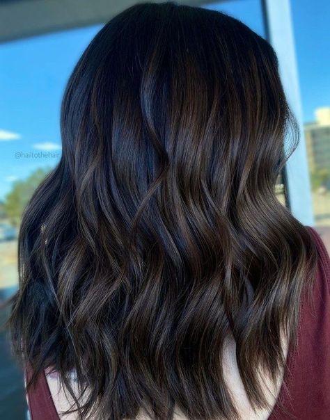 Highlights With Lowlights, Dark Brown Hair With Low Lights, Dark Brown Hair With Highlights, Short Dark Brown Hair, Cinnamon Hair, Highlights Ideas, Black Hair Balayage, Dark Brunette Hair, Hair With Highlights