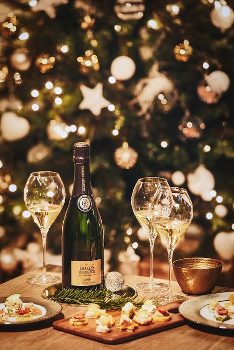 Tree Diy Decor, Recipes Dinner Party, Christmas Food Photography, Wallpaper Thanksgiving, Champagne Christmas, Christmas Champagne, Dinner Party Ideas, New Years Dinner, Wine Christmas