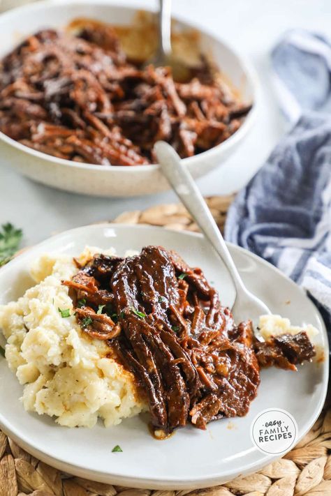 BEST SLOW COOKER RECIPE EVER! This easy Beef Brisket in the crockpot is so tender, juicy, full of flavor... and EASY to make! Just dump and slow cook all day for the best BBQ brisket at home! Serve with classic Barbecue side dishes to make a Texas style bbq dinner. This easy crockpot brisket recipe is great for a kid-friendly dinner idea! Brisket Chili Recipe Crock Pots, Crockpot Brisket Easy, Boneless Beef Brisket Recipes, Bbq Brisket Recipes Oven, Brisket Dinner Recipes, Bbq Brisket Crock Pot, Crock Pot Pulled Beef, Pulled Brisket Recipes, Crock Pot Brisket Recipes