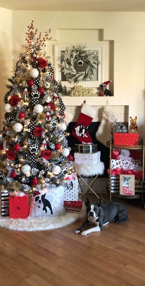 Animal Christmas Tree Ideas, Dog Tree Christmas, Dog Christmas Tree Ideas, Christmas Tree For Dogs, Dog Themed Christmas Tree Ideas, Dog Christmas Tree Theme, Pet Themed Christmas Tree, Dog Theme Christmas Tree, Dog Themed Christmas Tree