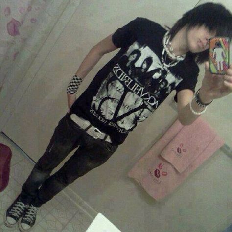 2000s Emo Outfits, Emo Outfits Men, Emo 2000, 2010 Emo, Emo Night, Emo Scene Boys, 2000 Outfits, Scene Guys, Cute Emo Guys