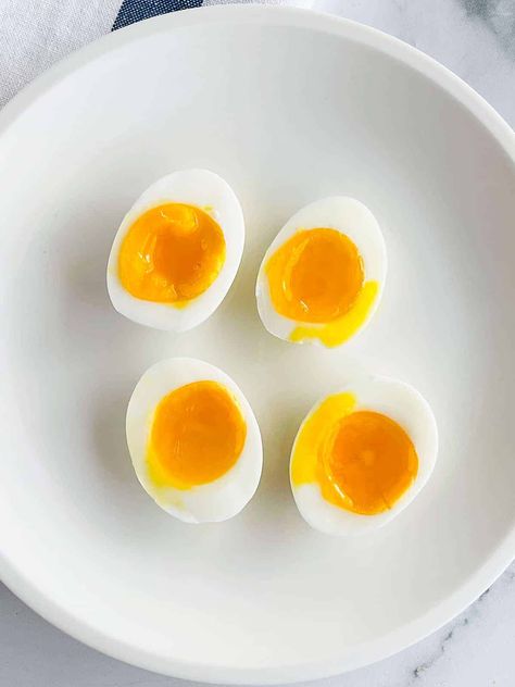 How to Make Jammy Soft-Boiled Eggs - Cook Fast, Eat Well Recipes Easy Dessert, Jammy Eggs, Popular Desserts Recipes, Soft Egg, Pasta Sauce Homemade, Easy Dessert Recipes, Food Fast, Frozen Green Beans, Soft Boiled Eggs