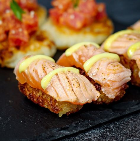 Seared Salmon Sushi, Cod Sushi, Nigiri Recipe, Salmon For Sushi, Crispy Rice Salmon, Salmon Sushi Recipes, Sushi Stacks, Rice Crispies Recipe, Salmon Nigiri