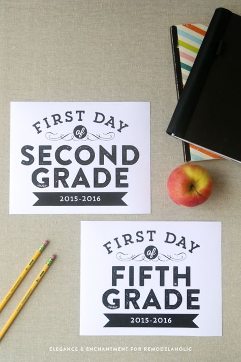 Free printable signs, sized 8 x 10 for the first day of school— from pre-school to 12th grade. Design by Elegance and Enchantment for Remodelaholic. First Day School Sign, First Day School, School Printables, School Daze, Beginning Of The School Year, 1st Day Of School, School Signs, Beginning Of School, School Pictures