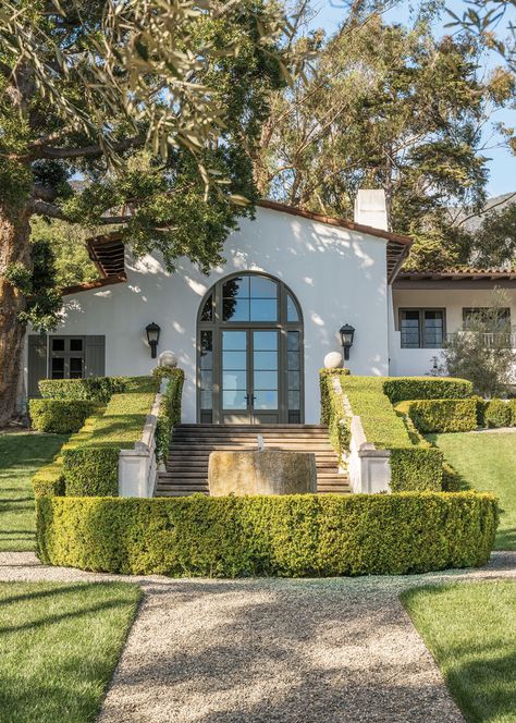 Montecito Landscaping, Montecito Aesthetic, Mediterranean Exteriors, Montecito Homes, Modern Spanish Farmhouse, Wallace Neff, Napa House, Exterior Stucco, Spanish Farmhouse