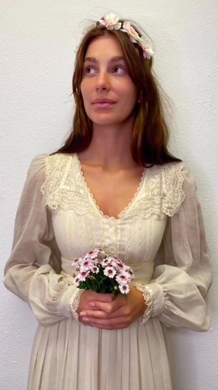 Close up of wedding look from episode 2 Cottage Wedding Dress, Camila Dunne, 70s Wedding Dress, 1970s Wedding Dress, Prairie Wedding, 1970s Wedding, Aspen Wedding, Cottage Wedding, Camila Morrone