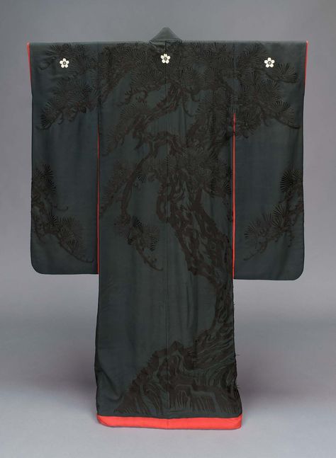 Kimono (furisode) Japanese Meiji era 19th century Moda Kimono, The Kimono Gallery, Kimono Gallery, Furisode Kimono, Kimono Japan, Traditional Japanese Kimono, Japanese Clothing, Fun Image, Kimono Design