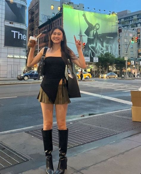 Asian Night Out Outfit, Clubbing Skirt Outfits, Erica Titus Outfits, Kpop Club Outfit, Japan Summer Fits, Summer Outfits Kpop, Concert Ootd Ideas, Erika Titus Outfits, Korean Concert Outfit