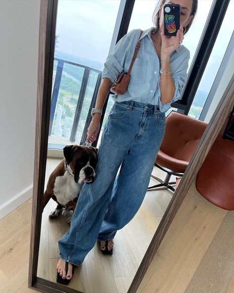 Denim. HTT. The dog is ok. | Amy Smilovic (@amysmilovic) on Instagram Amy Smilovic, Jeans Outfit Women, Spring Capsule Wardrobe, 가을 패션, Casual Street Style, Denim Outfit, The Dog, Spring Summer Fashion, Spring Outfits