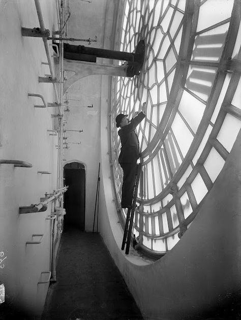 Inside Big Ben, London, 1920 Big Ben Clock, Magic Places, Westminster London, Big Ben London, Living Modern, Leyte, Old London, Vintage London, Scaffolding