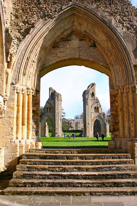 Glastonbury Abbey, Joseph Of Arimathea, Roi Arthur, Somerset England, England And Scotland, Magical Places, Ancient Times, Oh The Places Youll Go, Abandoned Places