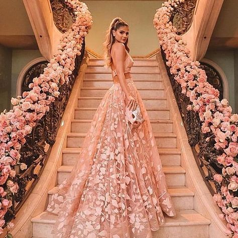 #bridegown.. 💞💞#accessories. #clothes. #designer. #clothes. #currentlywearing. #fashionable. #editorial. #fashionable. #fashionaddict.… Formal Dresses Uk, Fancy Prom Dresses, Prom Dresses Backless, Floral Formal Dress, Burgundy Homecoming Dress, Dresses Two Piece, Lace Prom Dresses, Floral Dress Formal, Chic Gowns