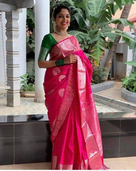 Contrast Blouse For Pink Saree, Pink Colour Saree Contrast Blouse, Pink Saree With Green Blouse, Pink Saree Blouse Combination, Rani Pink Saree Contrast Blouse, Dark Pink Saree Contrast Blouse, Pink Saree Contrast Blouse, Contrast Saree, Green Velvet Blouse