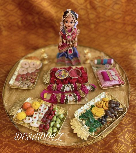 Mahendi Thali Decoration Ideas, Wedding Aarathi Plates, Marriage Aarathi Plates, Arathi Plate Decoration For Wedding, Arti Thali Decoration, Home Flower Decor, Thali Decoration Ideas, Indian Baby Showers, Crochet Barbie Patterns