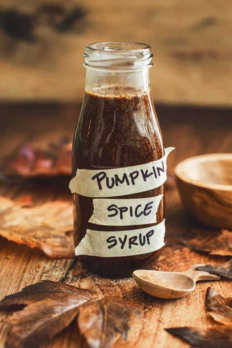 Experience the warm embrace of autumn with homemade Pumpkin Spice Syrup. Drizzle it over pancakes, stir it into your morning coffee, or create desserts. Mac Syrup, Pumpkin Spice Syrup Recipe, Homemade Pumpkin Spice Syrup, Vegan Pumpkin Spice Latte, Coffee Syrups, Pumpkin Syrup, Coffee Creamer Recipe, Vegan Pumpkin Spice, Creamer Recipe