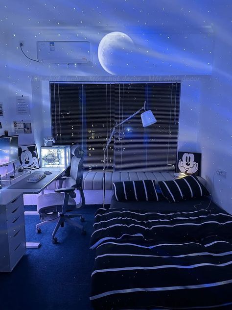 Futuristic Rooms, Bedroom Layout Design, Chic Apartment Decor, Teen Room Designs, Gaming Aesthetic, Hypebeast Room, Beachy Room, Cute Diy Room Decor, Bedroom Setup