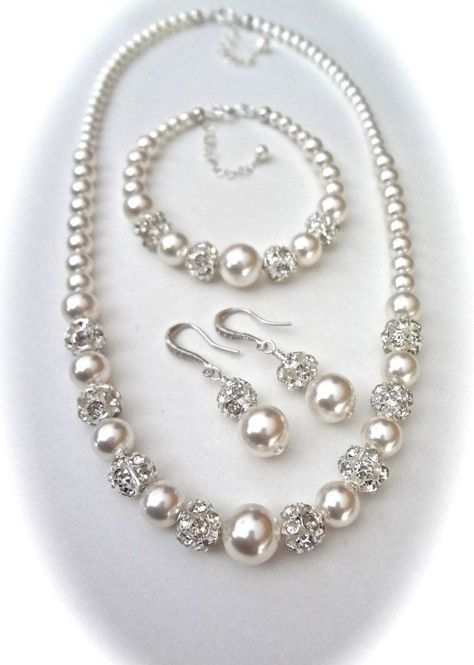 Chunky pearl jewelry set Swarovski pearl and by QueenMeJewelryLLC Brides Jewelry, Bride Jewelry Set, Pearl Jewelry Set, Chunky Pearls, Bride Earrings, Pearl Jewelry Sets, Wedding Bridal Jewellery, Bride Jewellery, Swarovski Pearls