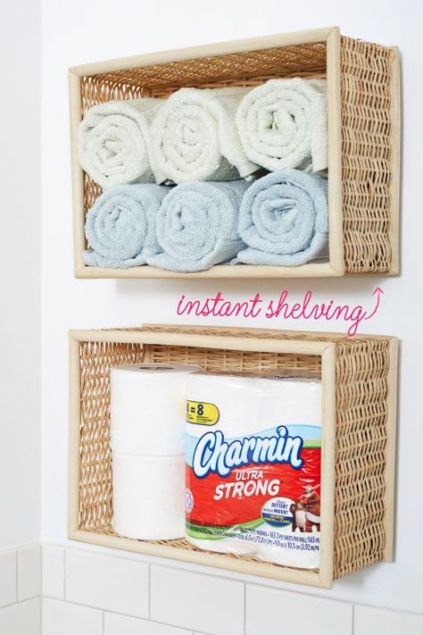 If you have five minutes, you can finish this DIY project that transforms a wicker into a stylish shelf. Even better: Add another so you can separate your body and hand towels. Click through for more on this and other DIY dollar store bathroom organization ideas. Dollar Store Bathroom Organization, Dollar Store Organization, Decorating Apartment, Desk Diy, Dollar Store Hacks, Diy Apartment Decor, Dollar Store Organizing, Wicker Decor, Apartment Bathroom