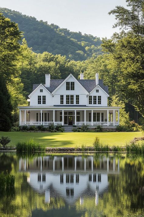 60 Charming Mountain Farmhouses with Scenic Views Farmhouse Estate, Mountain Farmhouse, Farmhouse Stand, Black Window Frames, White Siding, Farmhouse Architecture, Green Facade, Future Farms, Suburban House