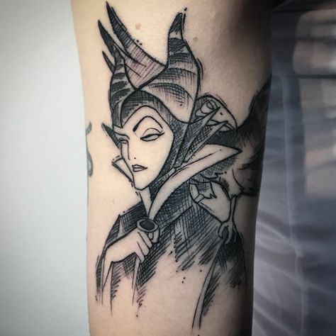 Malificent Tattoo Design, Dragon Tattoo Black And White, Disney Villain Tattoo, Maleficent Tattoo, Est Tattoos, Disney Inspired Tattoos, Disney Sleeve Tattoos, Disney Sleeve, Art Flash