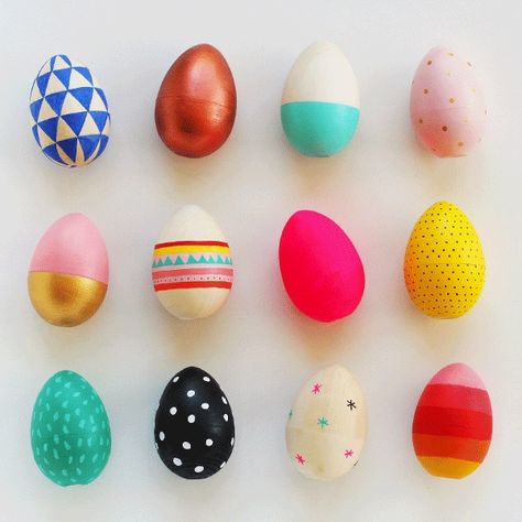 Wooden Easter Eggs, Painted Easter Eggs, Easter Inspiration, Easter Eggs Diy, Wooden Eggs, Egg Painting, Egg Art, Easter Time, Egg Designs