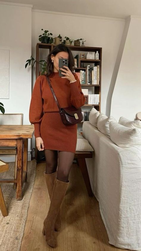 Rust Top Outfit, Brown Monochrome Outfit, Brown Monochrome, Outfit Color Combos, Rust Top, Cold Fashion, Trendy Christmas Outfits, Winter Ootd, Christmas Outfit Ideas