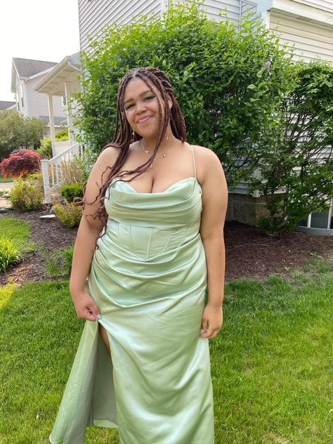 Sage Green Satin Prom Dress, Green Corset Prom Dress, Baddie Prom Dresses, Baddie Prom, Light Green Prom Dress, Prom Plus Size, Green Corset Dress, Sage Green Prom Dress, Plus Prom Dresses