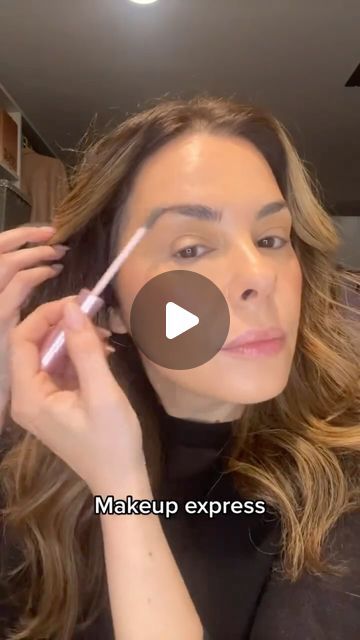 Erica Taylor on Instagram: "Professional Makeup Every time with some easy tips #nycmakeupartist #matureskinmakeup #over40 #makeupartist #easymakeup #redcarpet #professionalmakeup #simplemakeup #grwm #makeuplessons #fypage" Erica Taylor, Makeup Over 50, Makeup Order, Makeup Hacks Tutorials, Makeup Lessons, Mascara Tips, Beauty Makeup Tips, Feel Pretty, Beauty Expert