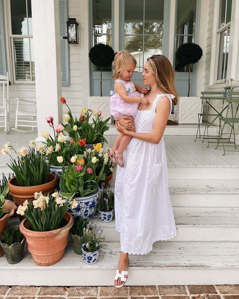 Shopbop Style Event Sale - Julia Berolzheimer White Summer Midi Dress, Spring Family Pictures, Julia Berolzheimer, Spring Family, Gal Meets Glam, Citizens Of Humanity Jeans, Lightweight Dress, Old Money Aesthetic, Daily Look