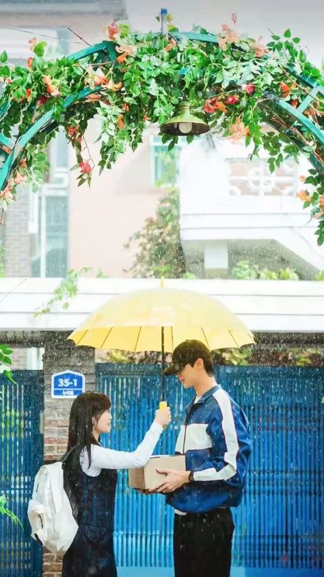 Lovely Runner Kdrama New Episode, Lovely Runner Art Wallpaper, Lovely Runner Umbrella Scene, Kim Tae Sung Lovely Runner, Lovely Runner Wallpaper Aesthetic, My Lovely Runner Kdrama, Sun Jae Lovely Runner Wallpaper, Sun Jae Lovely Runner, Lovely Runner Kdrama Wallpaper