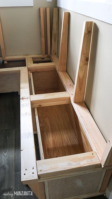 Built In Closet With Bench, Plywood Banquette Seating, How To Build Banquette Seating, Diy Corner Banquette Seating, Bench Storage Diy, Diy Booth Seating, Corner Banquette Diy, Kitchen Bench With Storage, Banquette Bench Diy