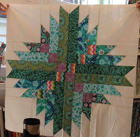 Astrodelic Block Quilt Designed by Denyse Schmidt of kbquilts, The Pattern by Karen Turchan from Courtesy of Art Gallery Quilts Block Quilt Ideas, Tiled Quilt, Quilt Big, Pineapple Quilt, Big Block Quilts, Block Quilt, Jellyroll Quilts, Strip Quilts, Star Quilts