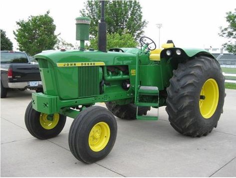 John Deere Tractors Pictures, Old John Deere Tractors, Tractor Barn, Oliver Tractors, Tractor Pictures, Tractor Price, Jd Tractors, Big Tractors, Small Tractors