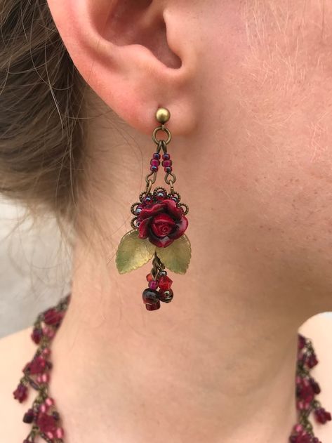 ColleenToland - Etsy Canada Rose Earring, Rose Stud Earrings, Mini Earrings, Gold And Green, Funky Jewelry, Lovely Earrings, Stunning Necklace, Rose Earrings, Matching Necklaces