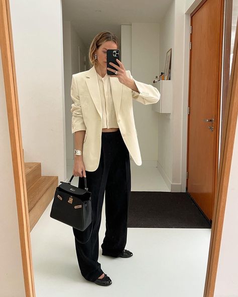 Anouk Yve (@anoukyve) • Instagram photos and videos Anouk Yve Style, Cream Blazer Outfits For Women, Neutral Blazer Outfit, Linen Jacket Outfit, Linen Blazer Outfit Women, Cream Blazer Outfit, Linen Blazer Outfit, Beige Blazer Outfit, Creative Work Outfit