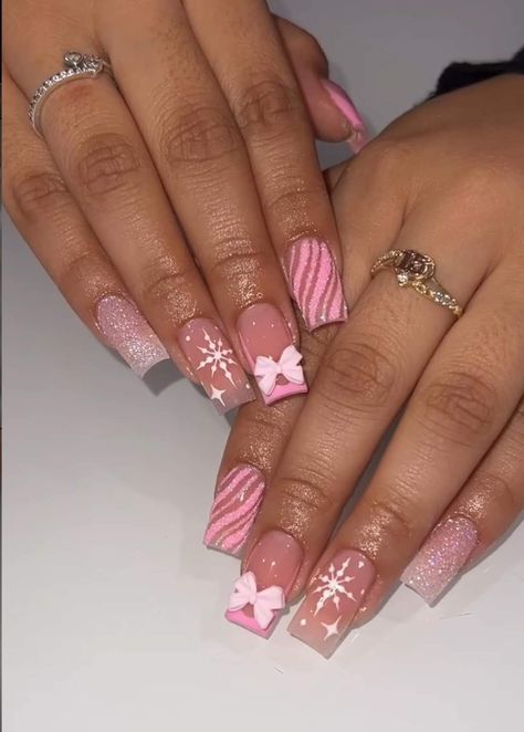 New Years Holiday Nails, Short Pink Holiday Nails, Christmas Acrilycs Nails, Simple Short Winter Nail Designs, Christmas Nail Pink, Pink And White Snowflake Nails, Nails For Christmas Short, Classy Christmas Nails Short Square, Red Christmas Nails Acrylic Short