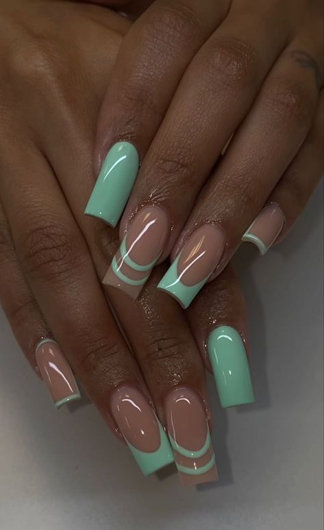 Thonje Me Gel, French Tip Design Ideas, French Nails With Design Creative, Braiding Nails, Summer Wedding Nails Guest, Wedding Nails For Guest, Short Green Nails Ideas, Fancy Nails Designs, Simple Gel Nails