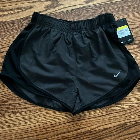 Nwt Size Small. Black And Heather (Dark Gray Color) Nike Women’s Tempo Brief Lined Running Shorts Black Shorts Athletic, Friday Fits, Athletic Shorts Outfit School, Cheap Running Shorts, Poshmark Clothes, Country Outfits Women, Nike Clothes, Best Shorts, Athletic Shorts Women