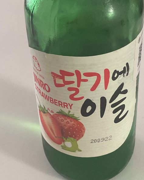 Strawberry Soju, Korean Soju, Korean Drinks, Soju, Korean Food, Insta Story, Bts Jungkook, Bts, Drinks