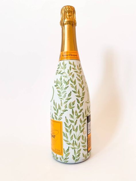 Vueve Champagne Painted Bottle, Painting A Wine Bottle, Flower Painted Champagne Bottle, Painted Prosecco Bottle Wedding, Lamarca Prosecco Painted Bottle, Painted Prosecco Bottle, Paint Bottles Diy, Painted Veuve Bottle, Painted Bottles Ideas