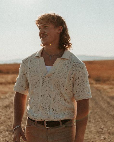 💟We get asked a lot if we do guy senior portraits and the answer is yes! 💟 #senior #seniorpictures #yellowstone #yellowstonetv Guy Senior Portraits, Senior Portraits Male, Summer Senior Pictures, Senior Portrait Poses, Senior Guys, Senior Pics, Yellow Stone, March 21, Senior Portrait