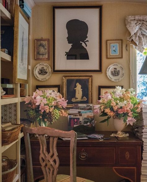 Design Crush: Stamps & Stamps - The Glam Pad Wooden Cornice, Nyc Loft, Pens Writing, Victoria Magazine, Victorian Cottage, Tufted Leather, English Country House, House Garden, Interior Design Firms