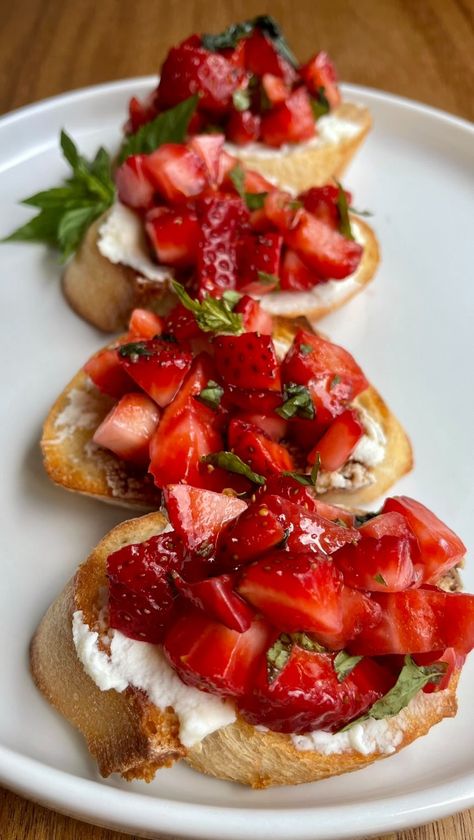 Bruschetta Cups, Ricotta Bruschetta, Strawberry Ricotta, Diced Strawberries, 1 Cup, Ricotta, New Recipes, Strawberries, Basil