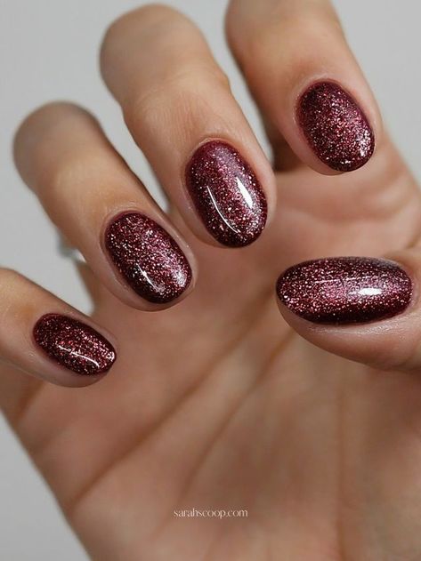 35+ Maroon and Burgundy Nails Designs | Sarah Scoop Plum Nails Design, Burgundy Dip Nails, Maroon Glitter Nails, Mauve Nails With Glitter, Old Lady Nails, Burgundy Glitter Nails, Burgundy Nails With Glitter, Rosegold Nailart, Wine Nails Designs